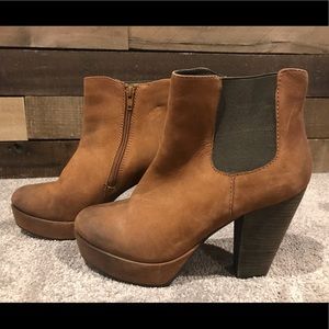 Steven Madden Taupe & Brown Ankle Boots
